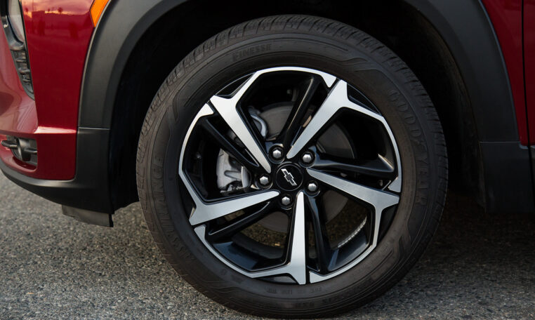 2023 Chevrolet Trailblazer RS compact SUV with sporty blacked-out accents and 18-inch alloy wheels